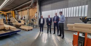 Heiko Geue in der Produktionshalle in Marlow